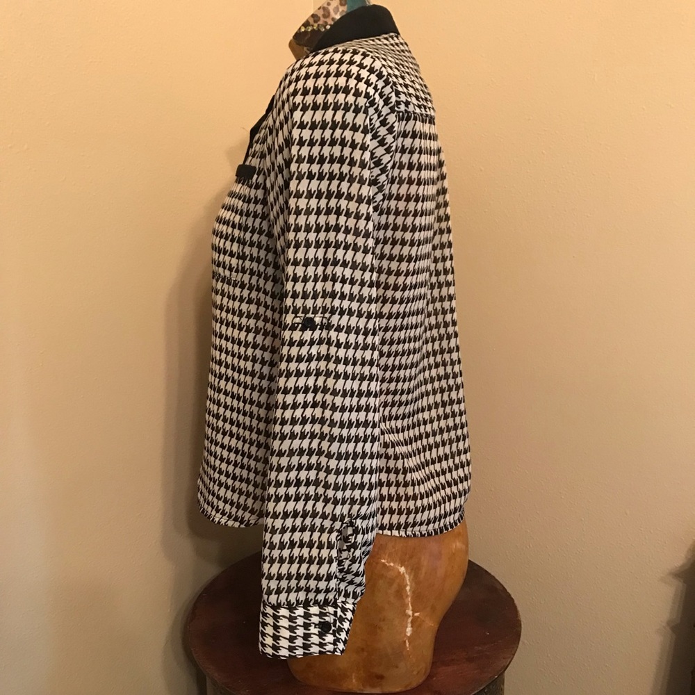 Black and White Houndstooth Blouse with Long Sleeves that Roll Up Button to 3/4 - Picture 5 of 8